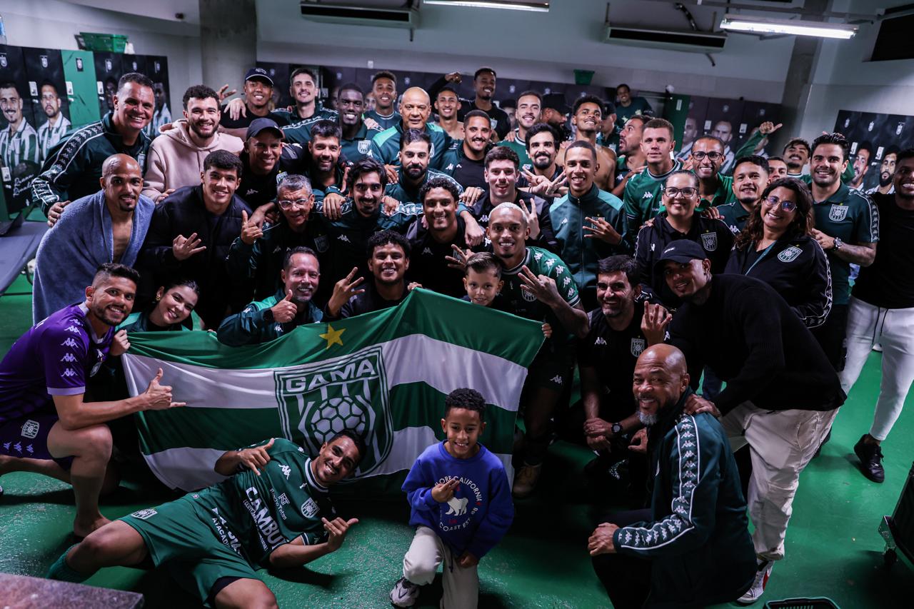 Equipe GreenFisio com o elenco da Sociedade Esportiva do Gama